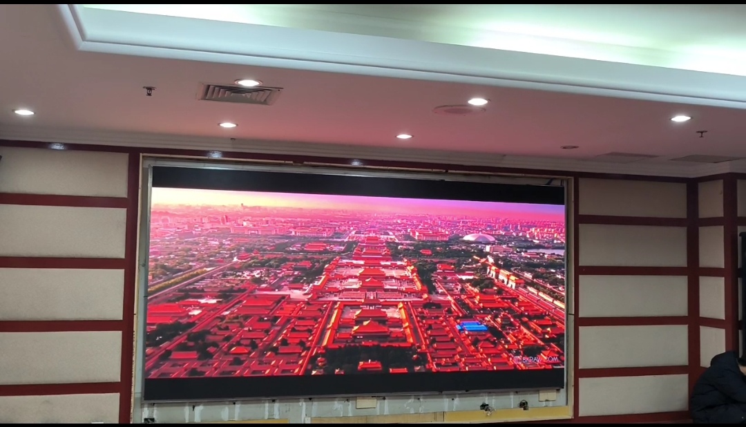 荊門省公路局6樓室內全彩P1.86安裝完成  尺寸：3.52X1.76 像素點：1892X946